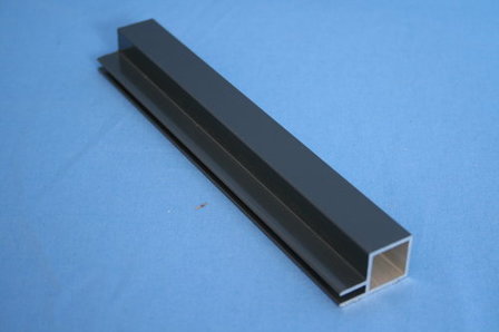 Antraciet aluminium met 4 mm flens