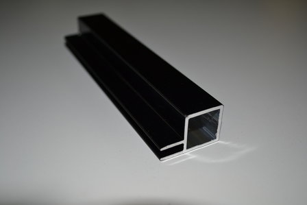 Zwart aluminium met 1 flens 4 mm