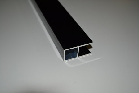 Zwart aluminium met 1 x 16 mm flens