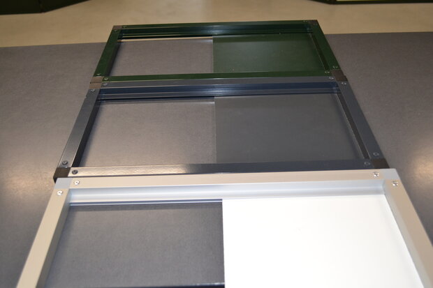 doorvliegluik 44 x 24 cm zwart