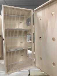 Transportkooi met deksel en uitlaat 3 vakken Transportkooi met deksel en uitlaat 3 vakken